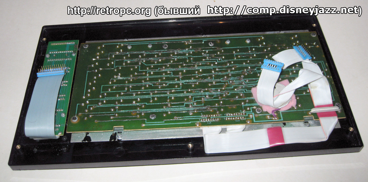 БК 0011 (Бытовой Компьютер) вид на клавиатуру снизу