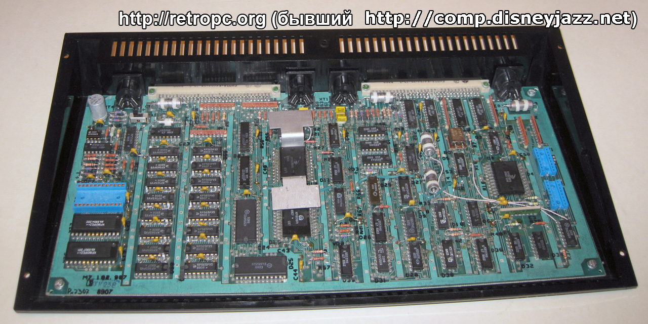 БК 0011 (Бытовой Компьютер) вид на основную плату