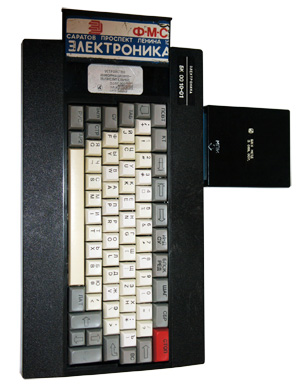 Собранный компьютер БК 0010-01 с шильдиком