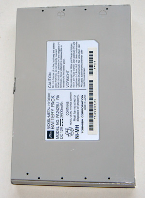 Вид сзади на аккумулятор Ноутбука Toshiba Sattelite T1910