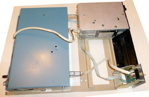 Станина с блоком питания, дисководами и управляющей панелью от ДВК-3 в сборе вид сверху