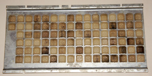 Блок толкателей кнопок клавиатуры вид изнутри от БК 0010 (Бытовой компьютер)