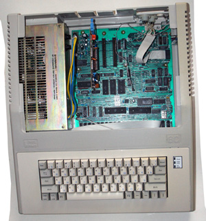 Собранный Персонален компютър Правец 8С вид сверху, со снятой крышкой