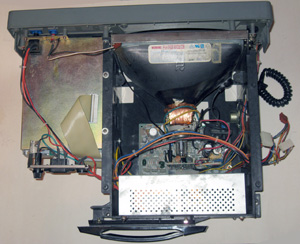 Компьютер Bondwell 12s вид без корпуса сверху