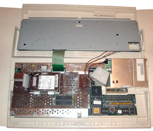 Компьютер Amiga 1200/HD40 вид инутри 2