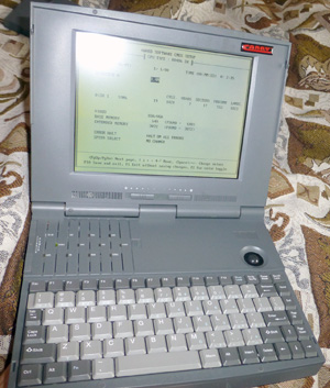 Ноутбук FMA6500M во включенном состоянии экран 1
