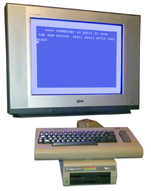 Commodore С64 с блоком дисководов 1541 во включенном состоянии.