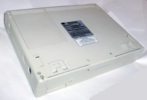 Ноутбук Toshiba Satellite Pro T2400CS-250 вид снизу