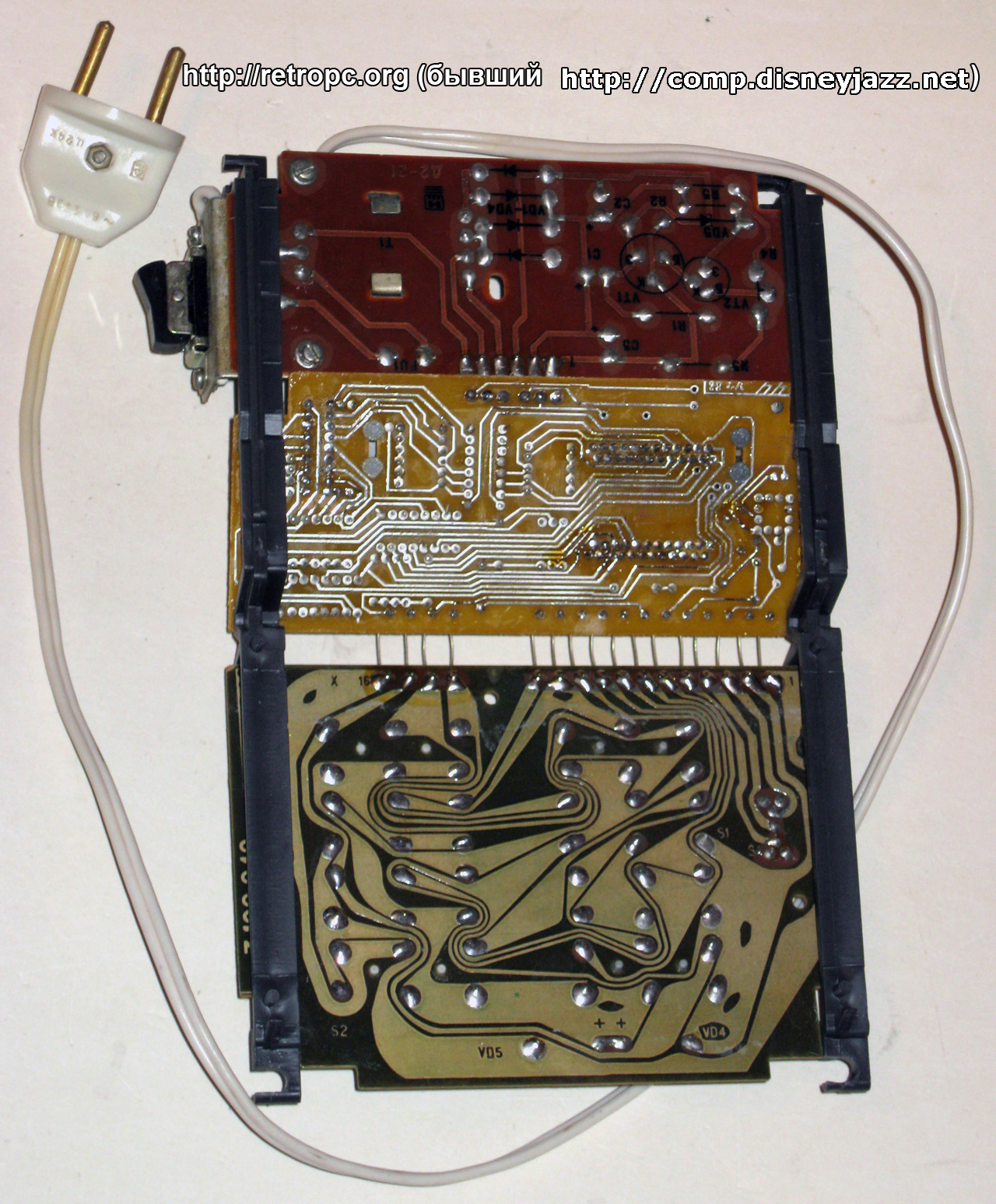Калькулятор Электроника МКШ-2 вид снизу на платы