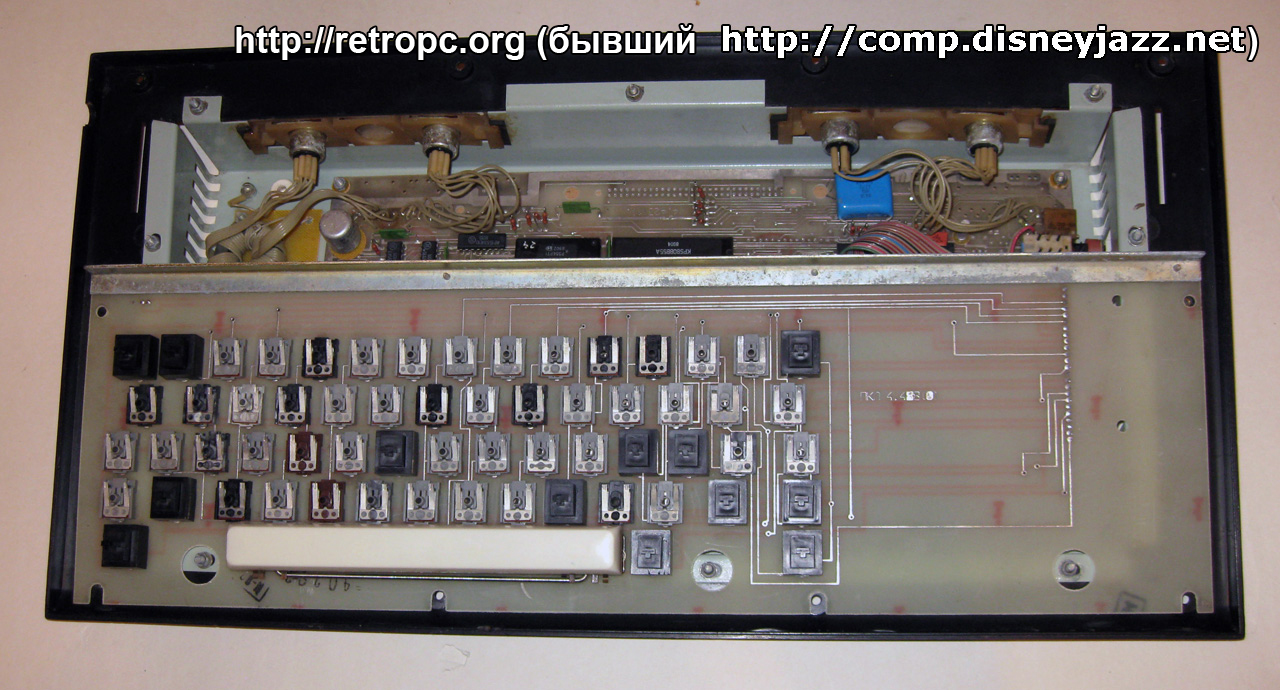 Компьютер Бытовой Эльбрус вид разобранной клавиатуры
