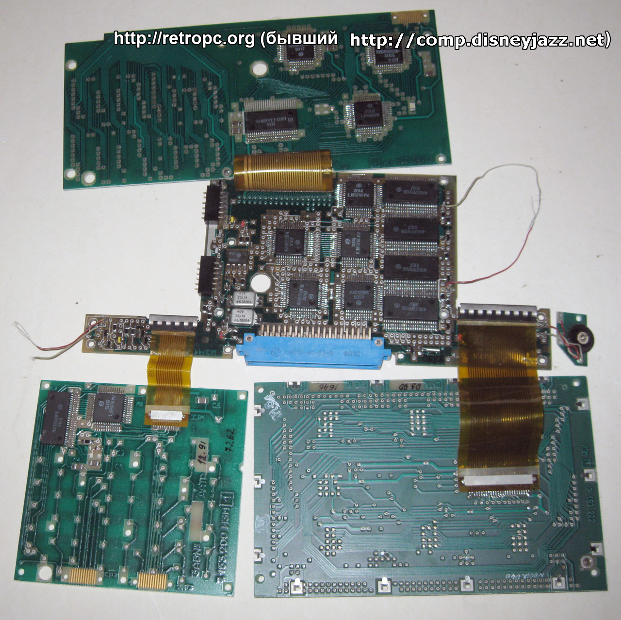 Микрокомпьютер Электроника МК 90 в составе МК 92 вид на все платы