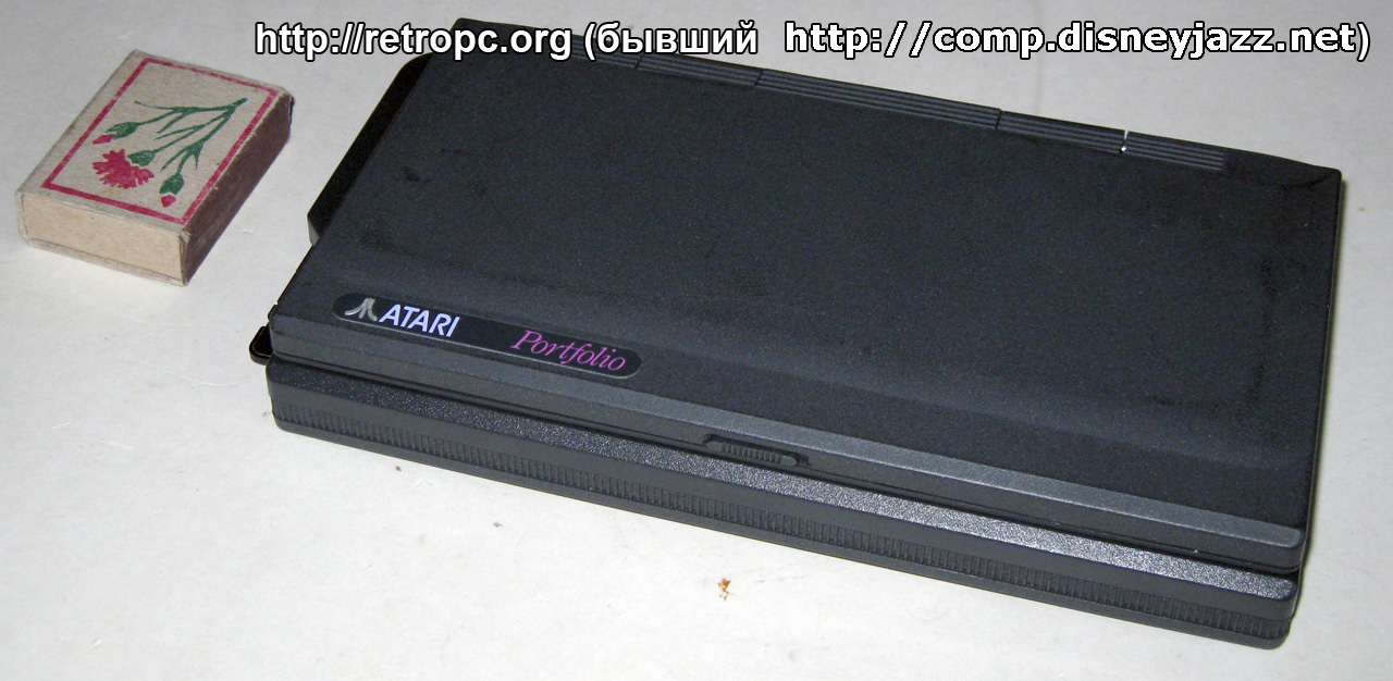 Микрокомпьютер Atari Portfolio в закрытом виде