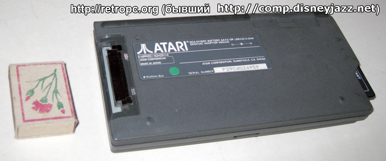 Микрокомпьютер Atari Portfolio вид снизу