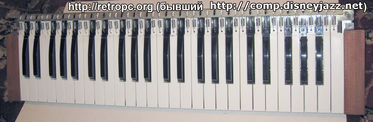 Синтезатор Электроника ЭМ-04 - блок клавиатуры вид сверху