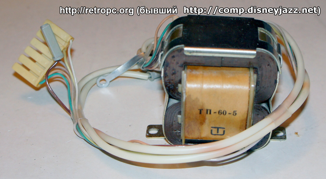 Видеомагнитофон Электроника ВМ-12 вид на плату трансформатор питания