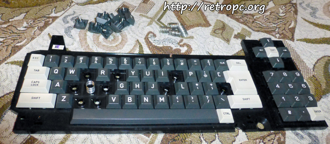Разобранная клавиатура компьютера Amstrad CPC 464