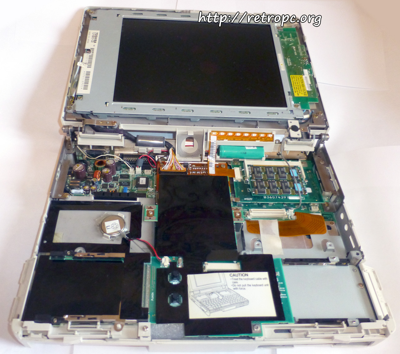 Ноутбук Toshiba Satellite Pro T2400CS-250 без верхней части корпуса