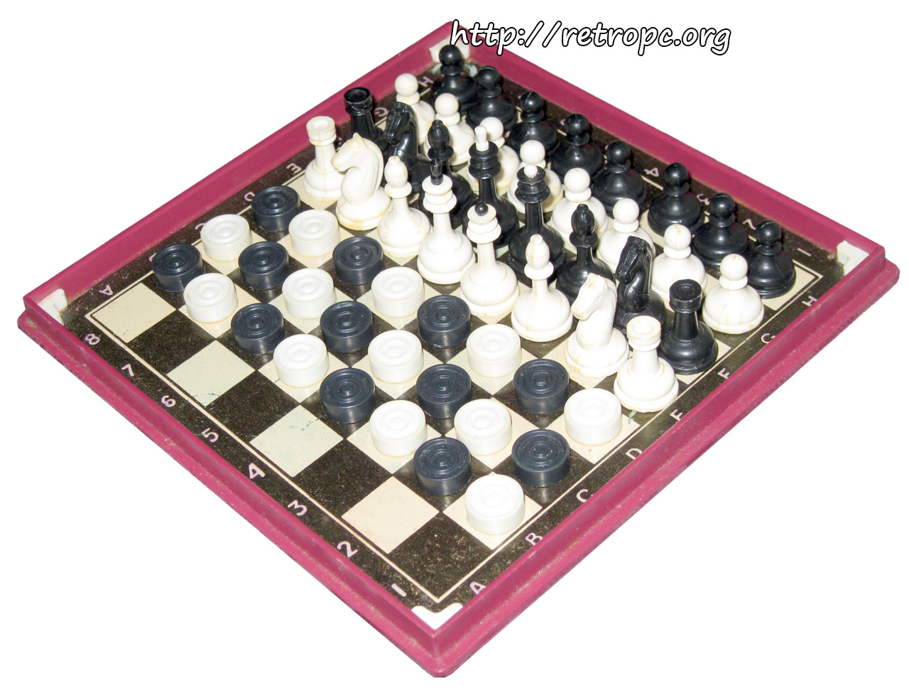Набор игр Шахматы, Шашки (дорожные) вид на набор в открытом состоянии со всеми фигурами