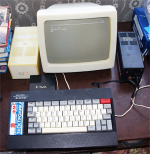 Запущенный компьютер компьютер БК 0010-01 с Фокалом