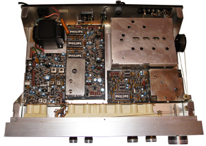 Philips Laboratories AH 673 (AM FM радио тюнер) вид изнутри сверху