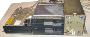 Блок дисководов с винчестером от компьютера ЕС-1841 вид спереди изнутри