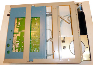 Станина с блоком питания, дисководами и управляющей панелью от ДВК-3 в сборе вид снизу
