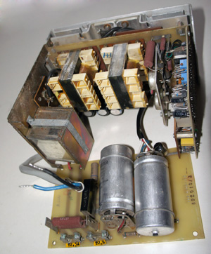 Блок питания большой от компьютера Robotron CM 1910 в разобранном виде