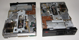 Два пяти дюймовых дисковода Robotron K 5691, СМ 5643 от компьютера Robotron CM 1910