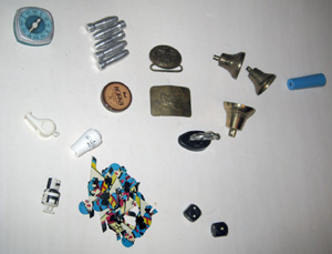 Старый Советский компас, свисток, колокольчики, калейдоскоп, робот-головоломка разборный, игральные кубики, сувенир-Зубр, пряжка гимнизистская и парадный от ремней, хоккеисты от настольного хоккея (он сам тоже есть).