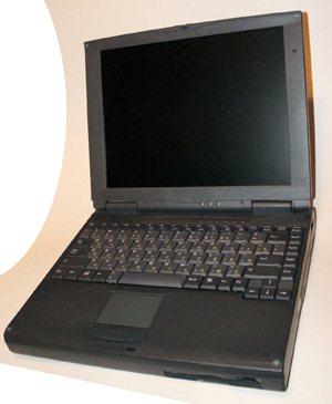 Ноутбук Excimer Pentium 200 MMX. В открытом состоянии