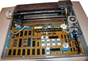 Принтер Электроника МС6313 вид изнутри на центральную плату и механизм
