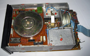 Дисковод Электроника НГМД 6021 вид изнутри 1