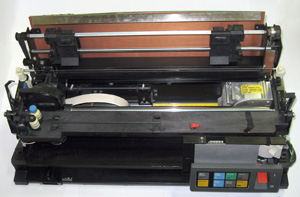 Принтер цветной матричный IBM 5182 вид изнутри спереди