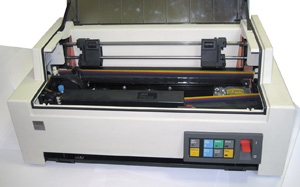 Принтер цветной матричный IBM 5182 собранный с открытой крышкой
