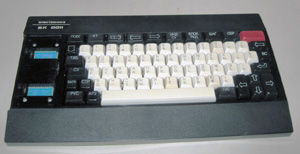 БК 0011 (Бытовой Компьютер) со снятой крышкой для гнёзд ПЗУ