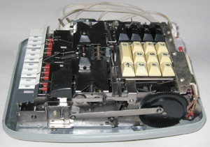 Электро-механическая вычислительная машина (арифмометр) Быстрица-2 изнутри вид 2
