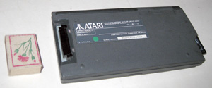 Микрокомпьютер Atari Portfolio вид снизу
