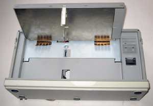 Переносной компьютер Sharp PC-7000 с откинутым монитором