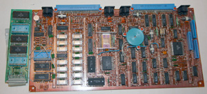 Компьютер БК 0011М вид на системную плату и плату с микросхемами ПЗУ
