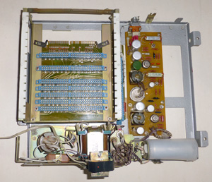 Калькулятор Искра 122-1 со снятыми платами. Вид на корзину и блок питания