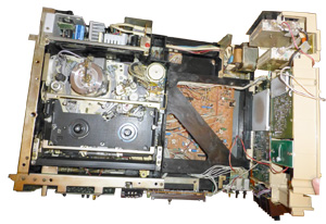 Видеомагнитофон Электроника ВМ-12 вид сверху без корпуса с откинутым блоком