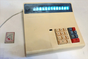 Калькулятор Искра 1103 в рабочем состоянии