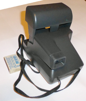 Фотоаппарат Polaroid 636 в открытом виде со стороны видеоискателя