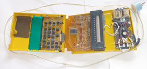 Калькулятор Elka 50 в разобранном состоянии в корпусе