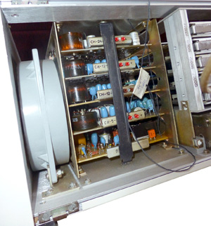 Накопитель на магнитной ленте СМ 5211.22 двухкассетный - вид на блок питания и вентилятор на 220 вольт