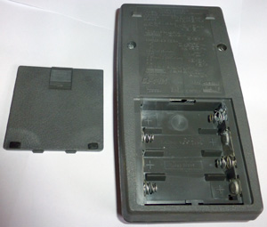 Калькулятор Электроника Б3-14М вид сзади с открытым батарейным отсеком