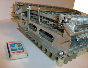 Арифмометр Sumlock FireFlow 912/IVB/C - блок механических вычислений вид с одного из боков