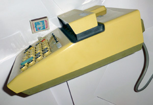 Калькулятор Toshiba BC-1414 - вид сбоку