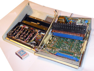 Калькулятор Toshiba BC-1414 в открытом состоянии