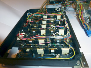 Калькулятор Toshiba BC-1414 вид на обратную сторону герконовой клавиатуры